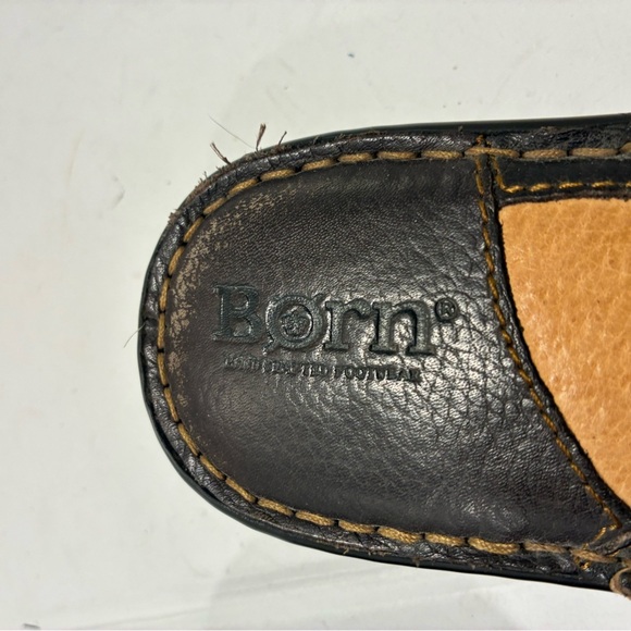 Born Woman’s Black Slide Sandal Size 6 Hand Crafted Leather Shield Design - Picture 3 of 9